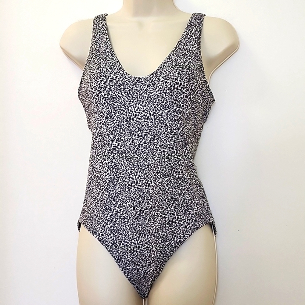 Athleta One Piece Swimsuit Medium M Black White Seychelles Jacquard Vneck - Picture 2 of 16